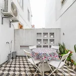 Апартаменты Centre, Beautiful 85m2 Apartment, T2 With Patio, Ground Floor No Step