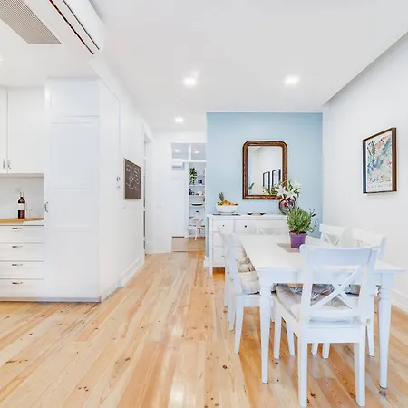 Centre, Beautiful 85m2 Apartment, T2 With Patio, Ground Floor No Step Apartamento