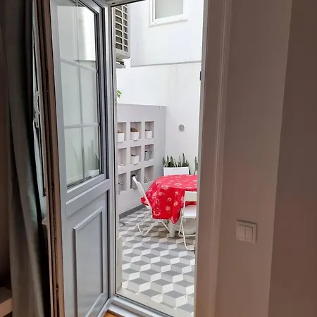 Centre, Beautiful 85m2 Apartment, T2 With Patio, Ground Floor No Step 公寓