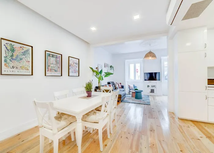 Centre, Beautiful 85m2 Apartment, T2 With Patio, Ground Floor No Step Cascaes