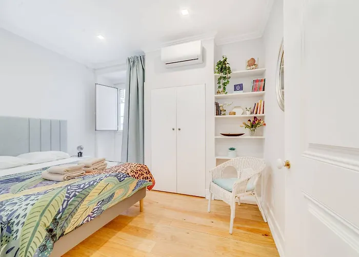 Centre, Beautiful 85m2 Apartment, T2 With Patio, Ground Floor No Step *