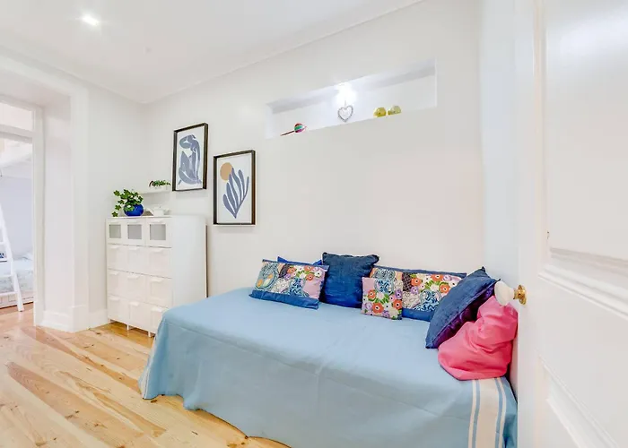 Centre, Beautiful 85m2 Apartment, T2 With Patio, Ground Floor No Step Cascaes