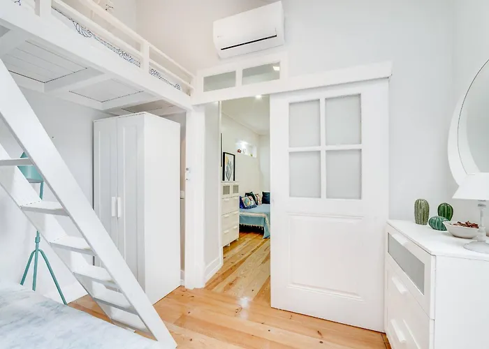 Centre, Beautiful 85m2 Apartment, T2 With Patio, Ground Floor No Step Cascaes
