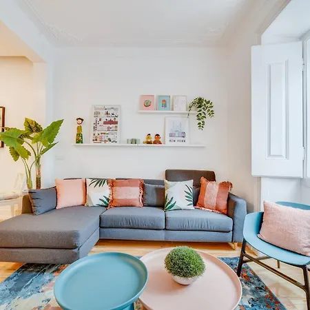 Centre, Beautiful 85m2 Apartment, T2 With Patio, Ground Floor No Step Lägenhet *